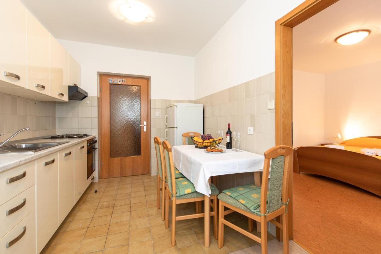 Appartamento Justic Krk Town Esterno foto
